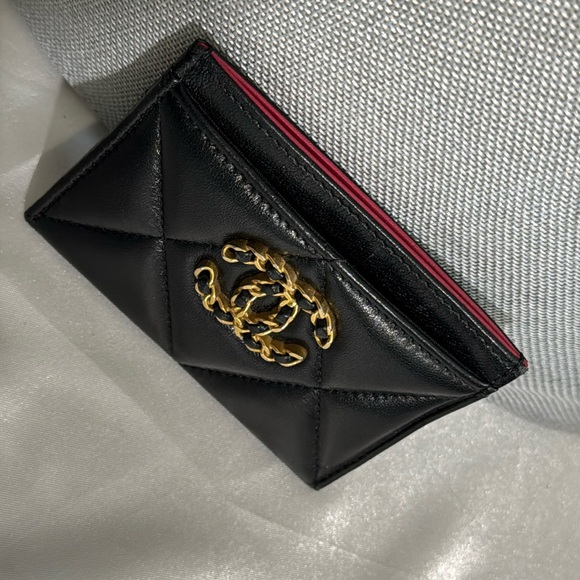 CHANEL Lambskin Quilted Chanel 19 Card Holder in Black - Picture 12 of 17